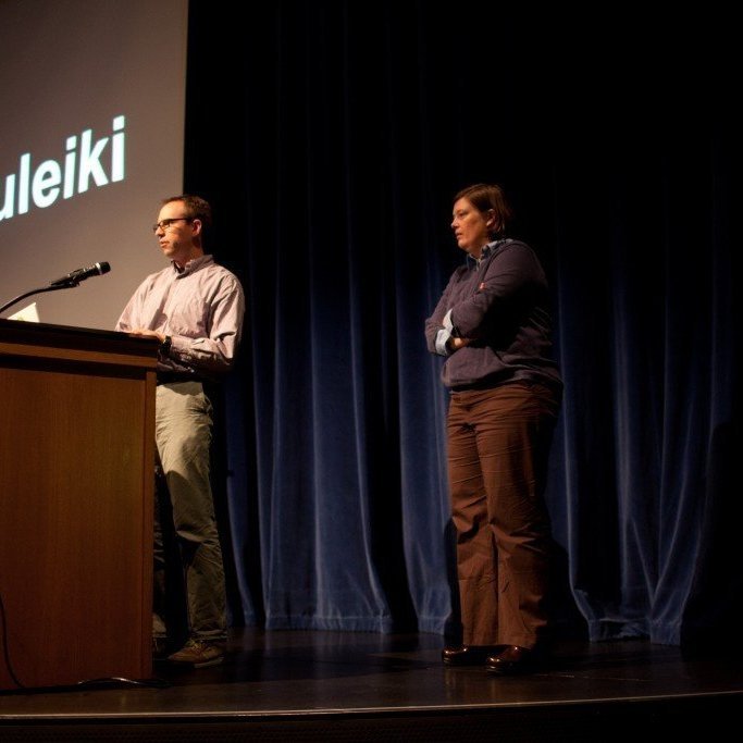 Fulltr&uacute;ar NASA h&eacute;ldu stutt erindi um ranns&oacute;knir &aacute; Nor&eth;urskautinu.