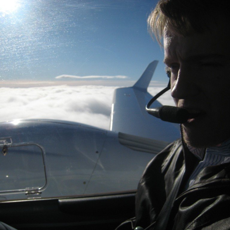 Guðmundur T Sigurðsson, einn af flugkennurum Keilis á leið til Egilsstaða