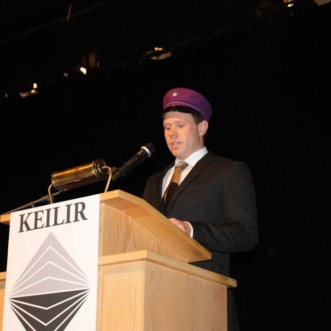 Leó Snær flytur útskriftarræðu fyrir hönd nemenda Háskólabrúar