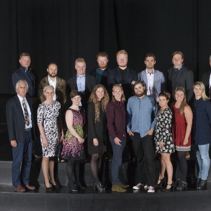 Keilir brautskráði 18 leiðsögumenn í ævintýraferðamennsku við hátíðlega athöfn í Andrews Theater á Ásbrú þann 10. júní. Námið er á vegum Keilis og Thompson Rivers University í Kanada og var þetta þriðji hópurinn sem lýkur náminu. Arnar Hafsteinsson, forstöðumaður Íþróttaakademíu Keilis, og Ross Cloutier yfirmaður námsins hjá TRU flutu ávarp, auk þess sem Fífa Lísa Óskarsdóttir flutti ræðu útskriftarnema. Dúx var Unnur Ósk Unnsteinsdóttir með 8,56 í meðaleinkunn og fékk hún gjöf frá GG sjósport fyrir námsárangur.