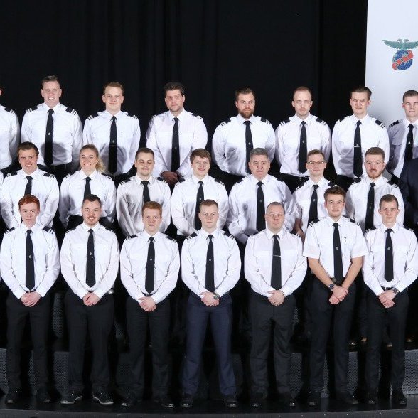 Flugakademía Keilis útskrifaði 28 atvinnuflugnema og var þetta í átjánda skiptið sem Keilir brautskráir nemendur úr atvinnuflugnámi skólans. Hafa þá samtals 203 atvinnuflugmenn útskrifast frá upphafi skólans.