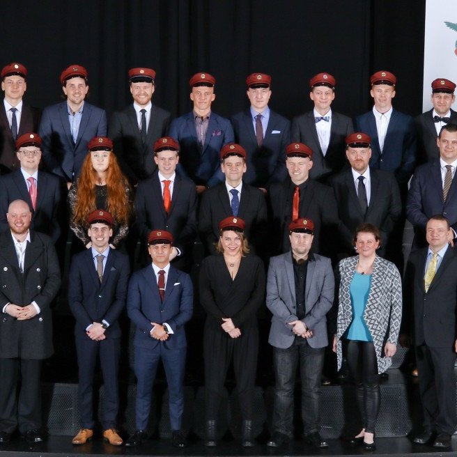 Flugakademían útskrifaði í fjórða sinn flugvirkjanema, en boðið er upp á námið í samvinnu við AST (Air Service Training) í Skotlandi. 22 nemendur útskrifuðust úr náminu að þessu sinni.