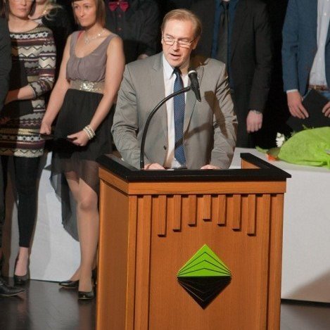 Árni Sigfússon, stjórnarformaður Keilis, flutti ávarp og heiðraði þúsundasta nemanda sem útskrifast frá
Háskólabrú Keilis