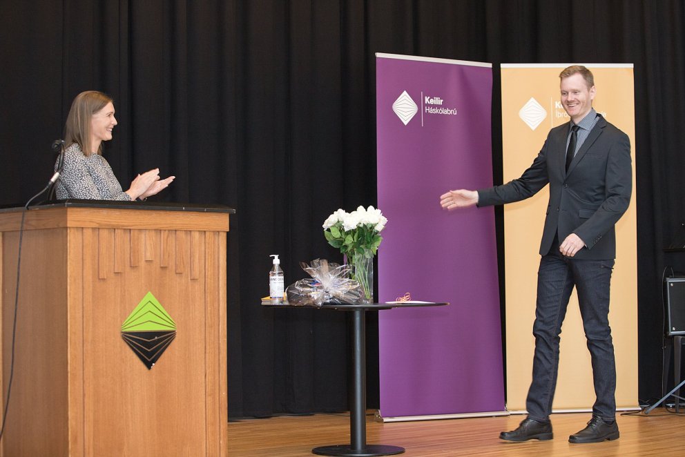 Dúx Háskólabrúar var Pétur Arnar Úlfarsson með 9,74 í meðaleinkunn sem er sú hæsta í sögu námsins.