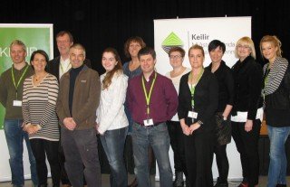 Jonathan Bergmann með starfsmönnum frá Keili