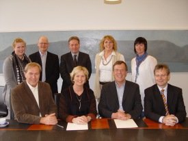 Frá undirritun samnings