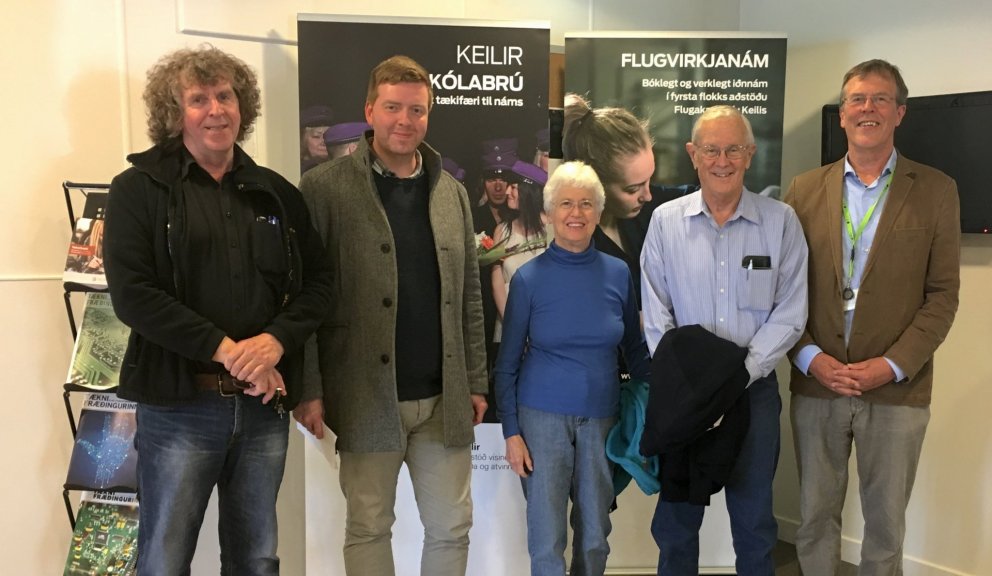 Feðgarnir Örlygur Hnefill eldri og yngri, Dorothy Duke, Charlie Duke og Hjálmar Árnason, framkvæmdas…