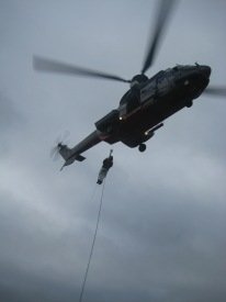 Dulbúinn sjúklingur hífður í þyrlu Landhelgisgæslunnar