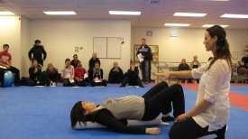 Barnshafandi konur tóku þátt í sýnikennslu til að auka hagnýtingu námskeiðsins.