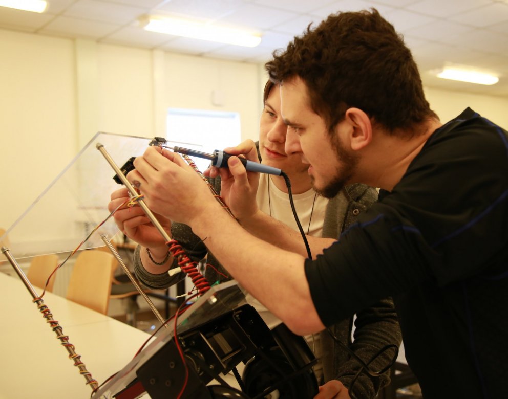 Upphaf kennslu í tæknifræði