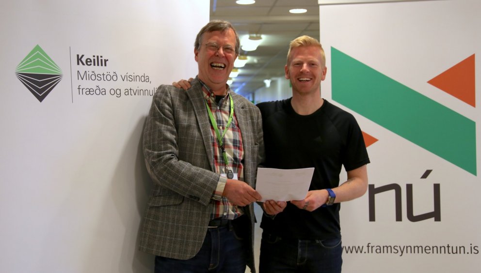 Kristján Ómar Björnsson og Hjálmar Árnason voru kátir við undirritun samstarfssamningsins