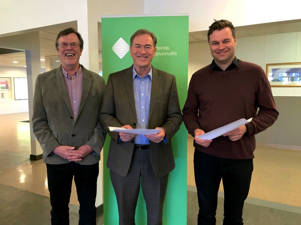 Kampakátir að lokinni undirritun