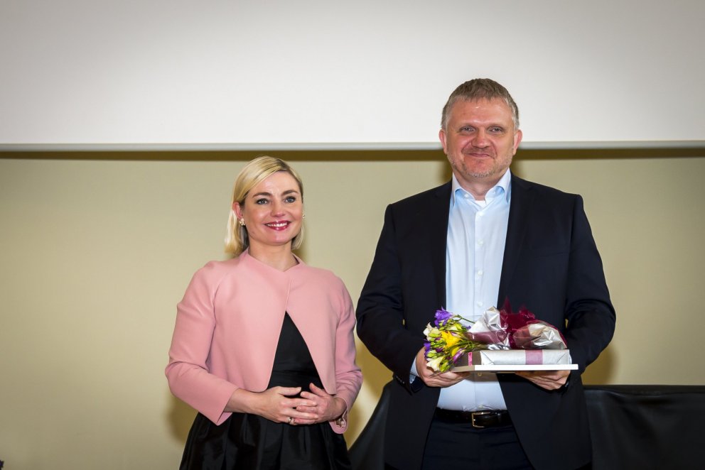 Lilja Alfreðsdóttir, menntamálaráðherra og Gísli Hólmar. Þess má geta að Gísli kenndi Lilju stærðfræ…