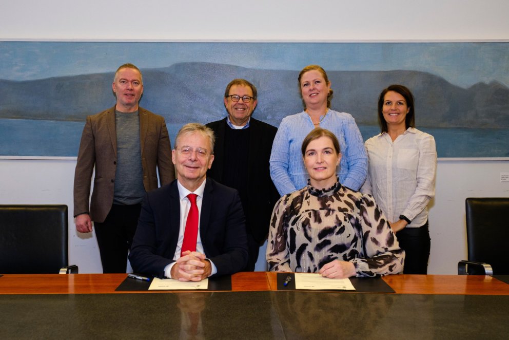 Mynd tekin við undirritun samstarfssamning Keilis og Háskóla Íslands um Háskólabrú.