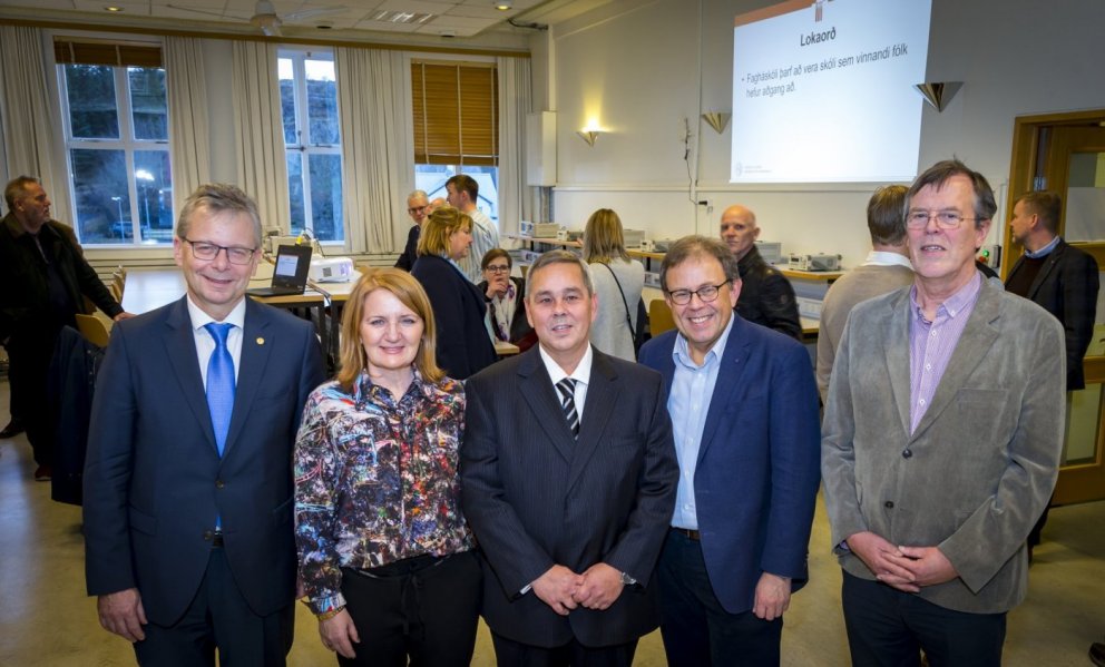 Frá opnunarafhöfn Tæknifræðiseturs HÍ. Frá vinstri: Jón Atli Benediktsson, rektor Háskóla Íslands, R…