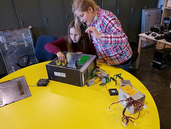 Nemendur í Háaleitisskóla fá vísinda- og tæknikennslu hjá Keili