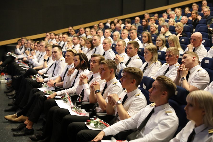 Fjölmenni við síðustu útskrift Flugskóla Íslands