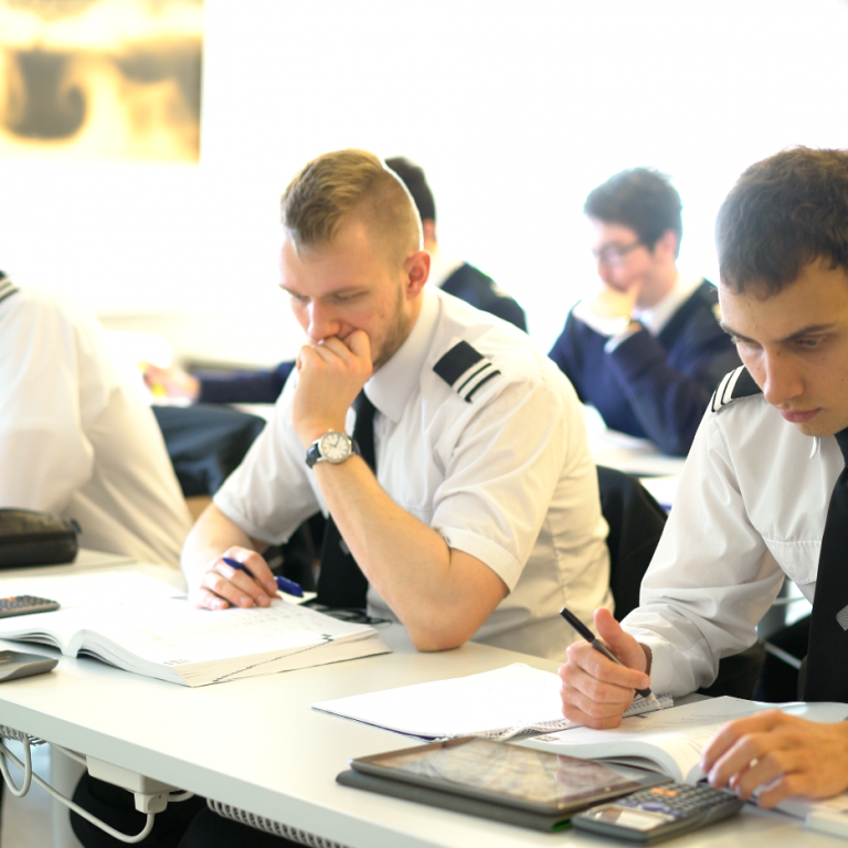 Flug grunnur - Eðlisfræði