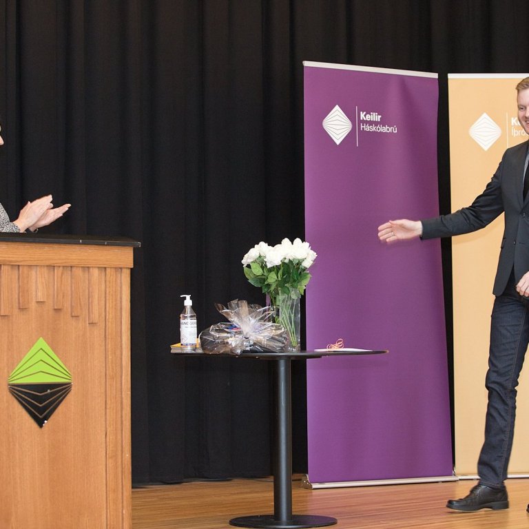 Dúx Háskólabrúar var Pétur Arnar Úlfarsson með 9,74 í meðaleinkunn sem er sú hæsta í sögu námsins.