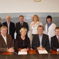 Frá undirritun samnings