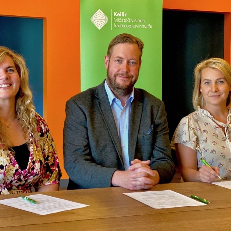 Frá undirritun verk- og þjónustusamnings um frumkvöðla- og rannsóknarsetrið Eldey í Keili þann 29. j…