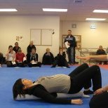 Barnshafandi konur tóku þátt í sýnikennslu til að auka hagnýtingu námskeiðsins.