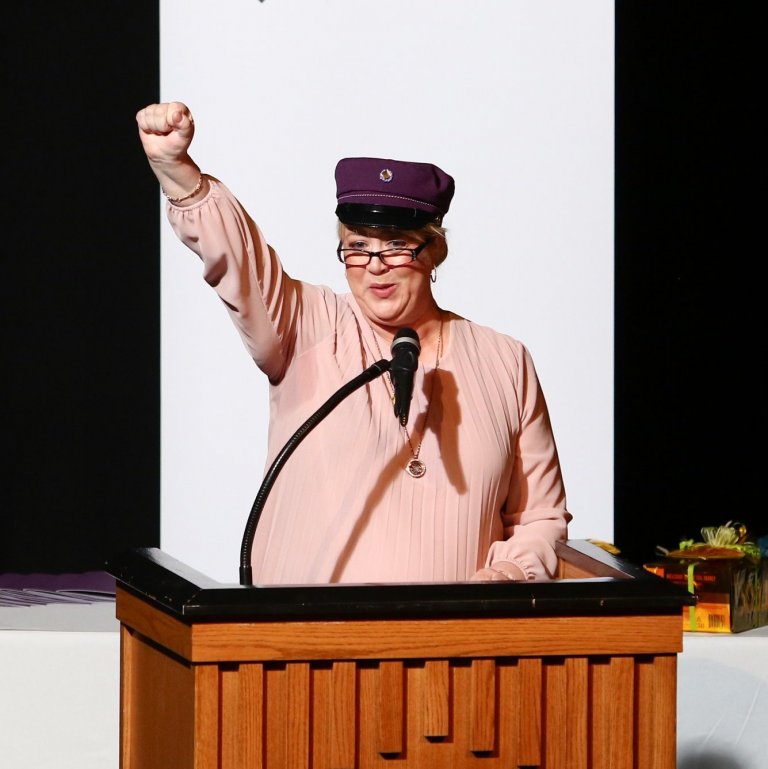 Ásta Dorsett flutti ræðu útskriftarnema Háskólabrúar sumarið 2019.