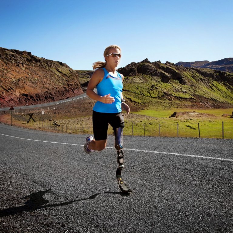 Gunnar Páll Halldórsson kynnir lokaverkefni sitt í tæknifræði sem nefnist Energy harvesting with pr…