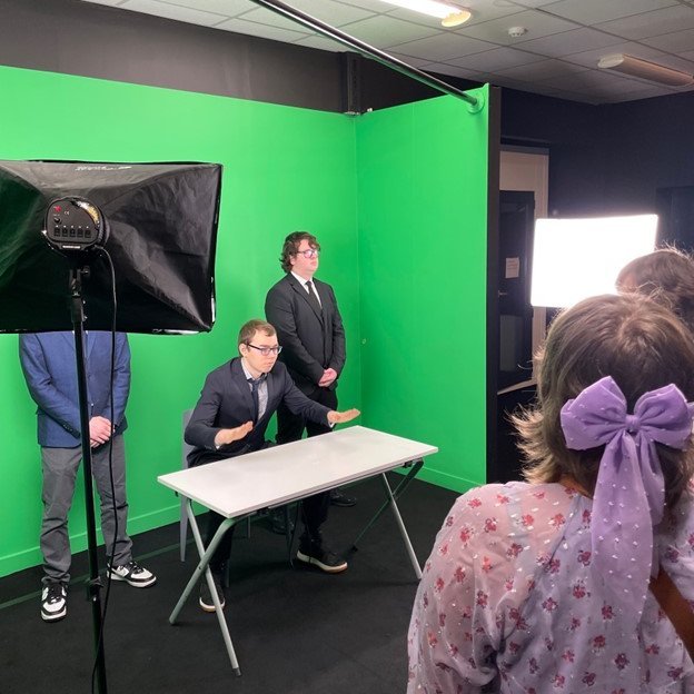 Nemendur MÁ í kvikmyndaveri skólans.