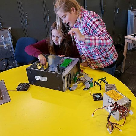 Nemendur í Háaleitisskóla fá vísinda- og tæknikennslu hjá Keili