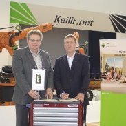 Kristján Pétur Ásmundsson, skólameistari FS, og Hjálmar Árnason, framkvæmdastjóri Keilis, undirrita &hellip;