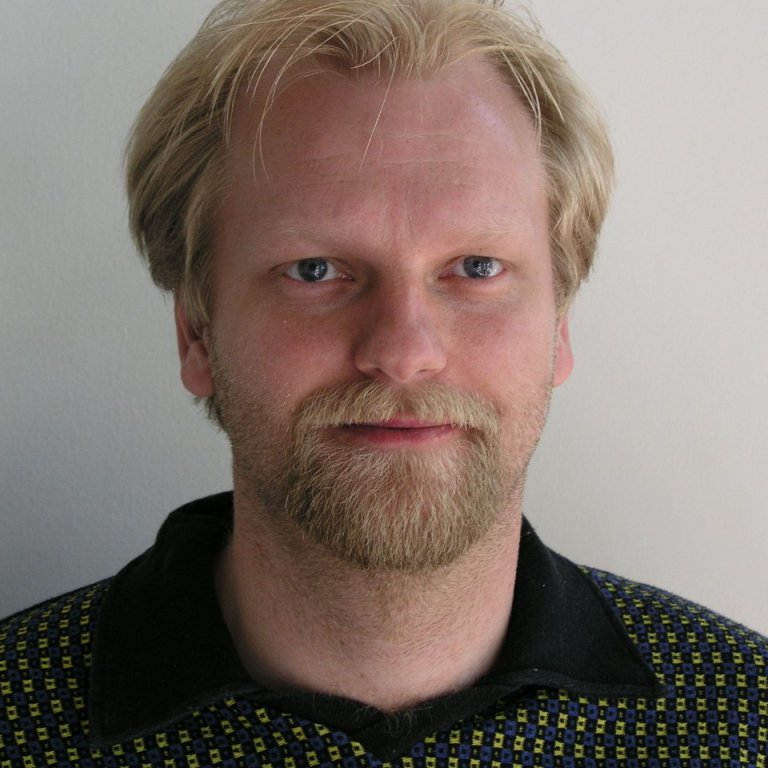 ,,Enda líklega á að vera með 5 háskólagráður eins og þjóðþekktur bensínafgreiðslukarl“